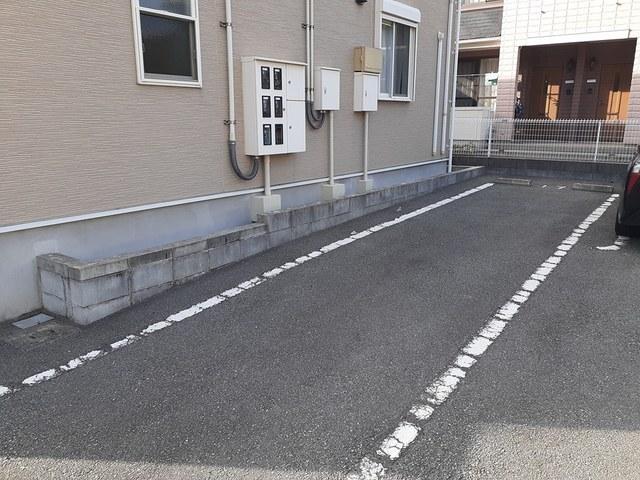 ルミナス（202） 駐車場