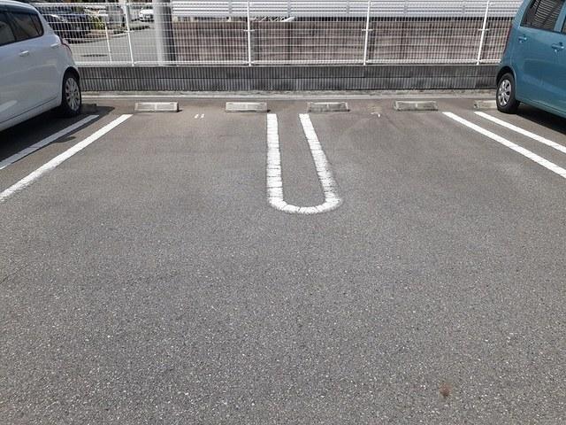 玲巧ハイツ八丁（204） 駐車場