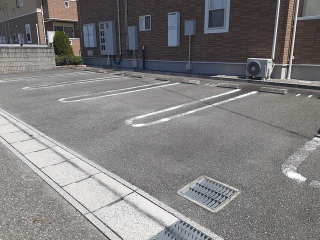 プラーチドⅡ（203） 駐車場