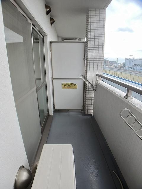 Ｔ’ｓ　ＣＵＢＥ　ＺＥＲＯ（702） バルコニー