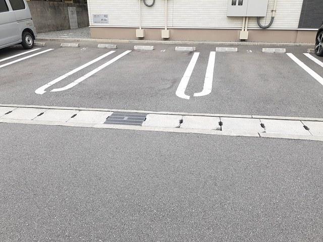 カーサ・プレッソ（301） 駐車場