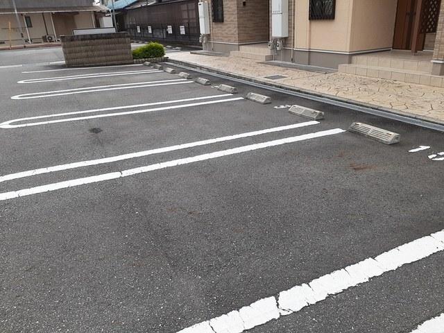 プロムナード壱番館（203） 駐車場