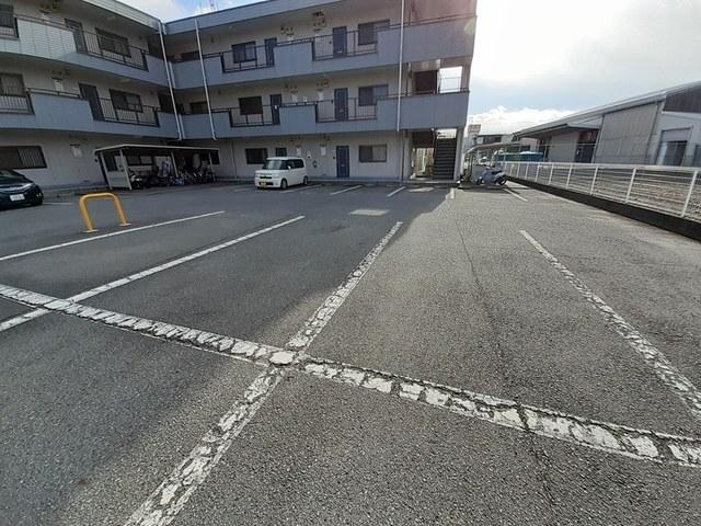 グランディオーズ（208） 駐車場