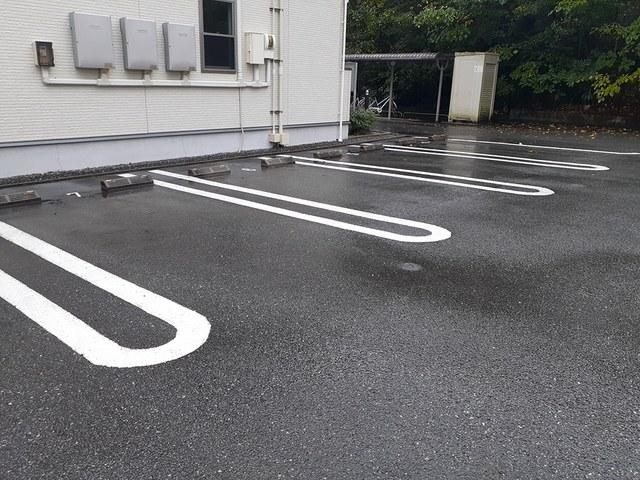 モス　フロックス　ノイ（101） 駐車場