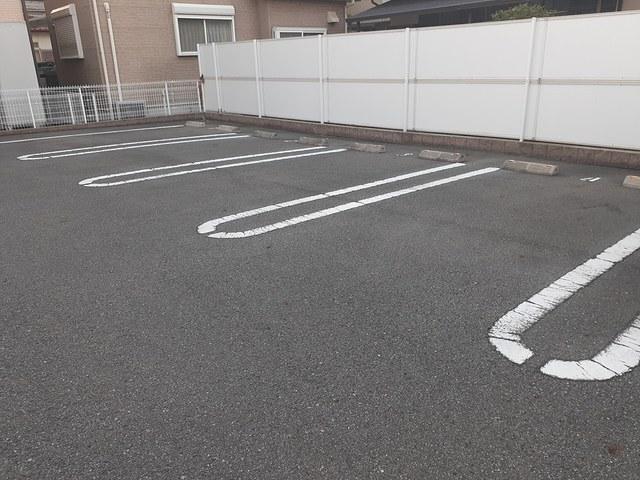 アルベロ・アズーリ（102） 駐車場