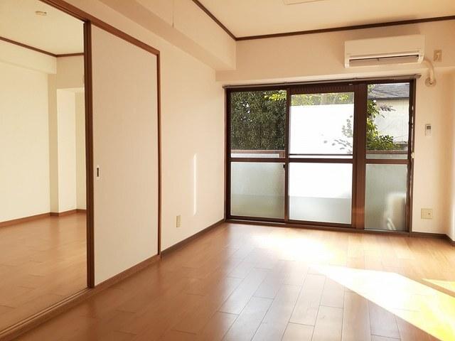 シャトレー多田（102） 室内