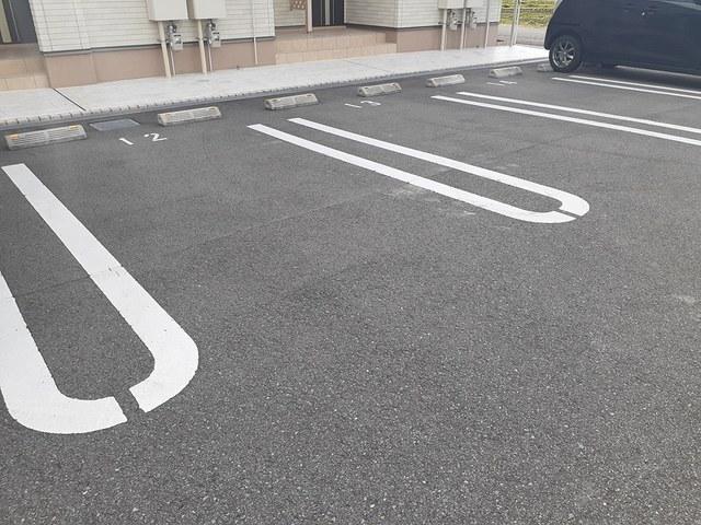 エヴィメリアⅠ（101） 駐車場