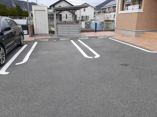 ヴィオラ（203） 駐車場