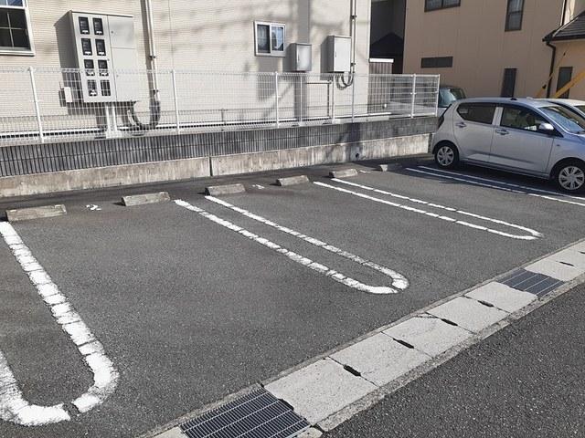 エスト　アロッジオ（201） 駐車場