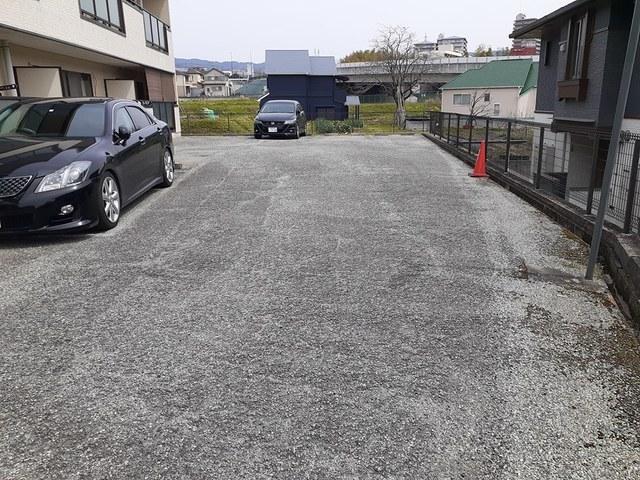 グランドゥール畦野（201） 駐車場