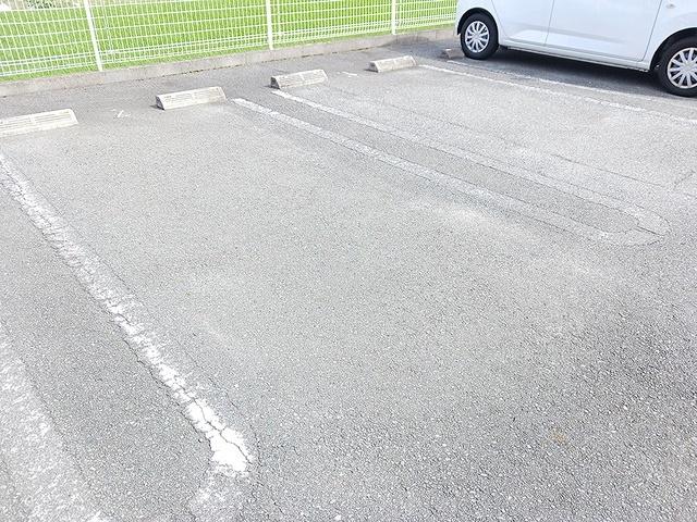 ライラック　グレース（204） 駐車場