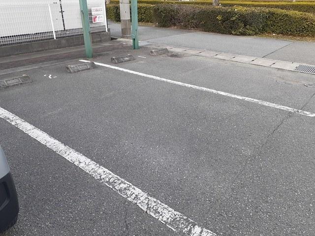 サンセール（201） 駐車場