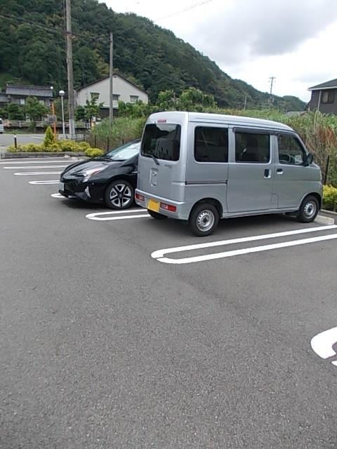 サンリット梶原Ⅱ（206） 駐車場