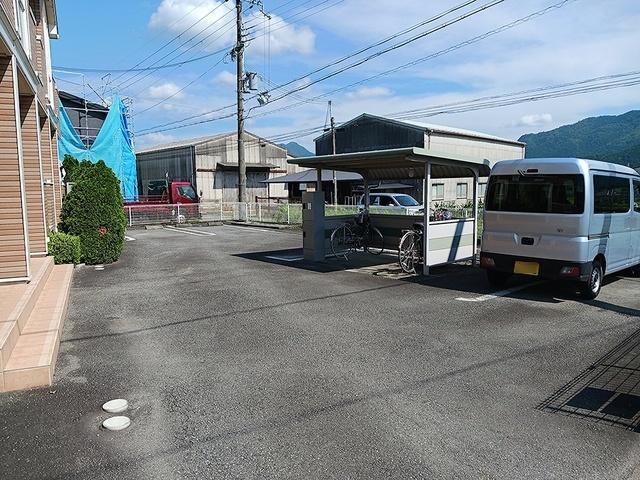 ベェル　ヴェル（201） 駐車場