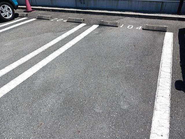 フローリアン・Ｆ（104） 駐車場