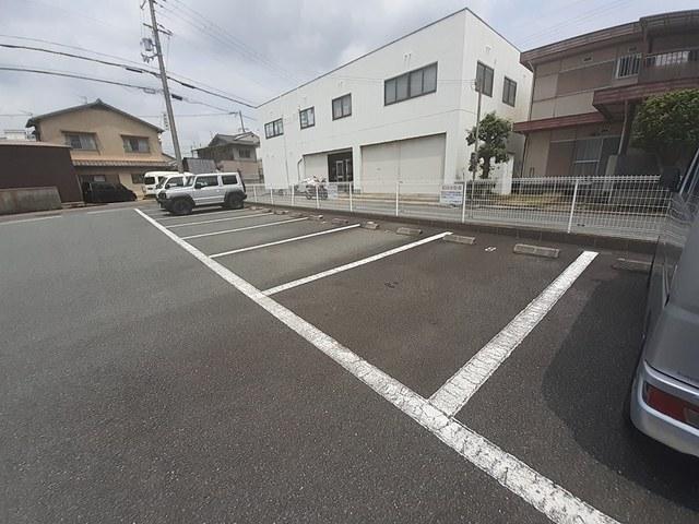 フローレス（102） 駐車場