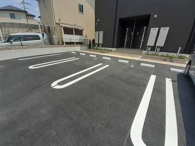 コンフォースＨＩＳＡＧＯ（201） 駐車場