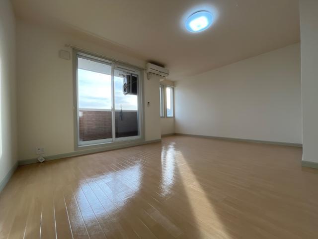 Sunny Hills 室内