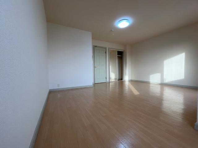 Sunny Hills 室内
