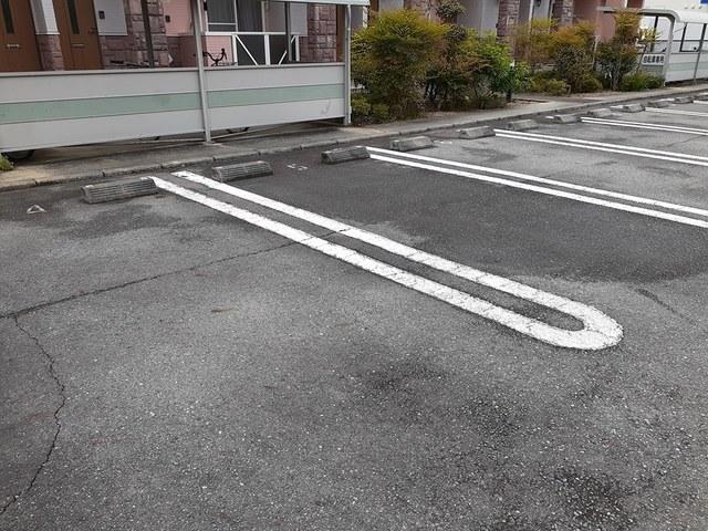 エステ・スール（201） 駐車場