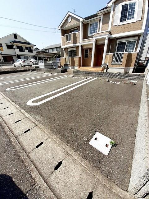 ラ・カーサ宮下（102） 駐車場