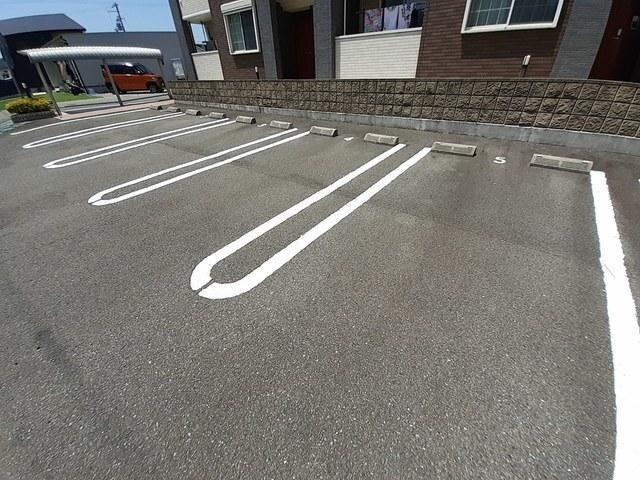 プチ　ネージュ（202） 駐車場