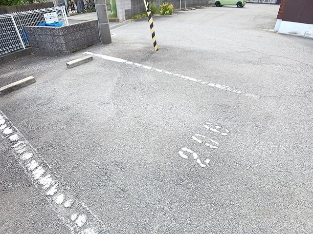 アクロポリス１（102） 駐車場