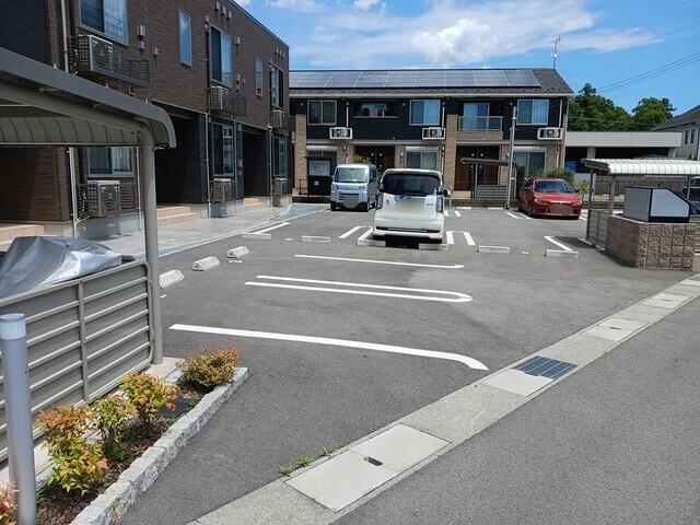 ホワイトストーク九日市（103） 駐車場