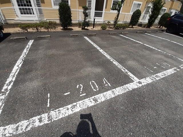 ジュアン壱番館（202） 駐車場