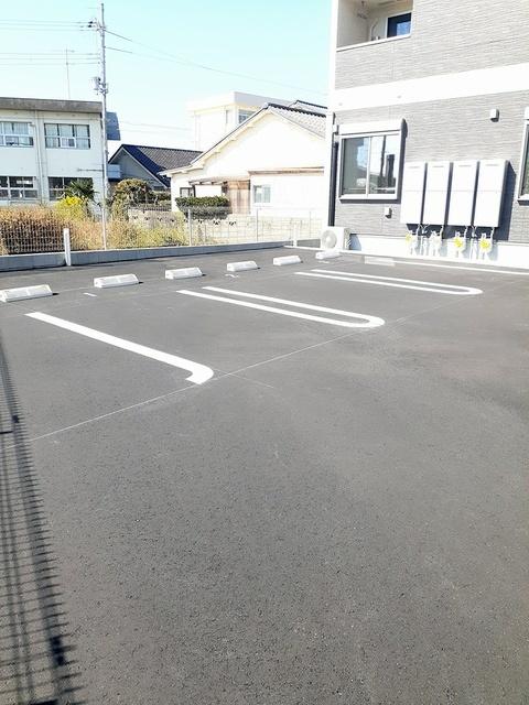 カーサヴェルデ（103） 駐車場