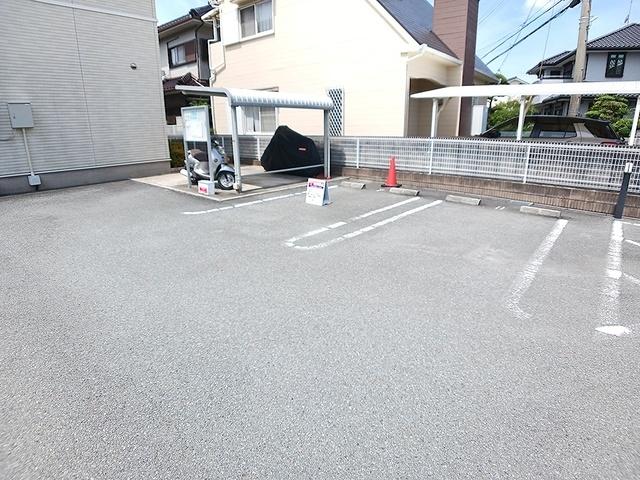 アベニール・フルール（203） 駐車場