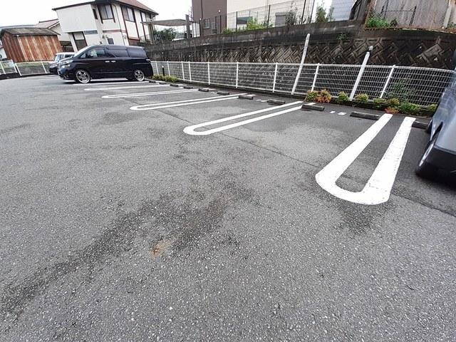 クール・ヴィヴァーチェＣ（101） 駐車場