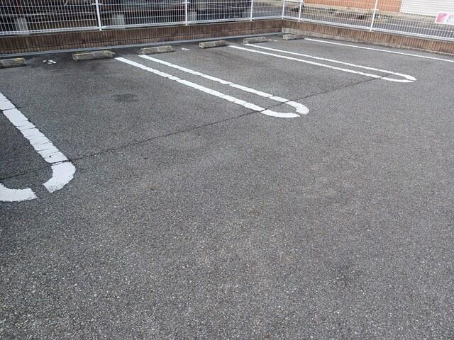 アンジュＴ（103） 駐車場