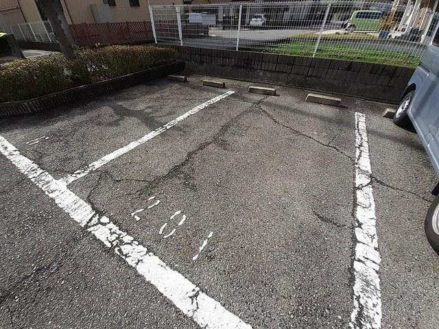 オマージュ壱番館（101） 駐車場