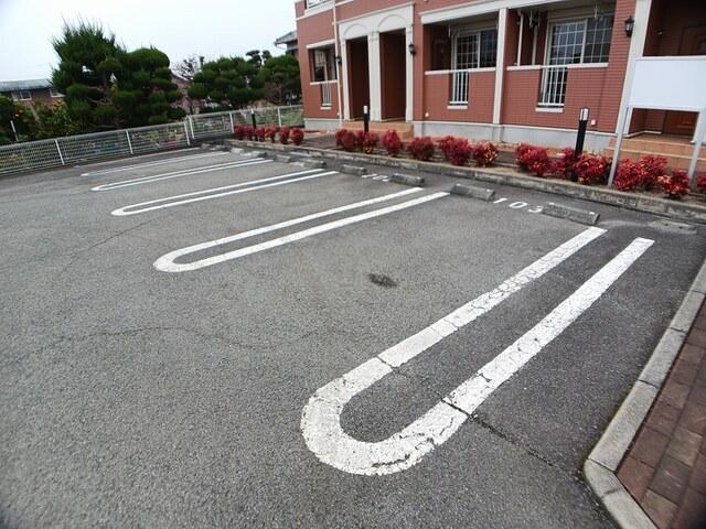 ティエラ・アサヒ（103） 駐車場