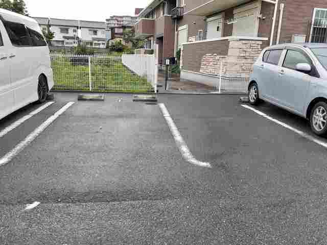 エクラタンＣ（201） 駐車場