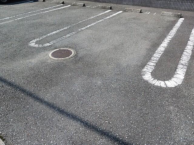 プリート（102） 駐車場