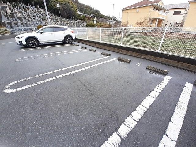 フェアリー鷹取（201） 駐車場