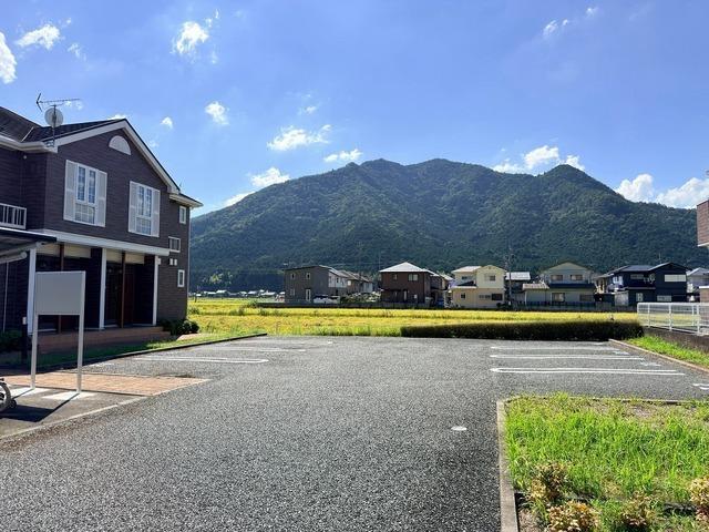 プリマヴェーラ参番館（202） 駐車場