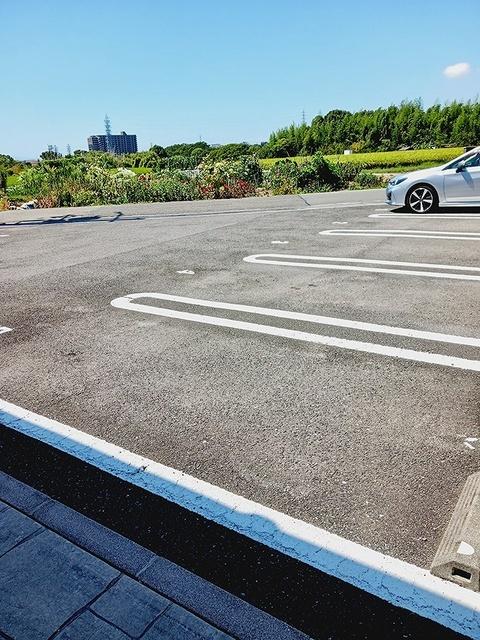 ルミエール魚住（103） 駐車場