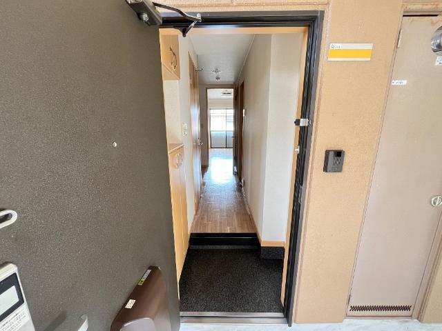 メゾンエルシオン 玄関