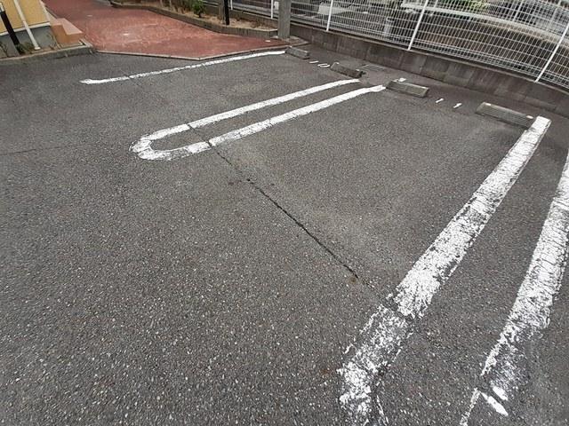 ヴェルサン・アベニュⅠ（203） 駐車場