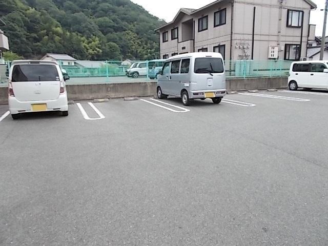 ルジューレ（203） 駐車場