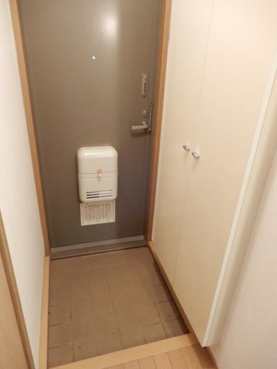 中山ハイツ（102） 玄関