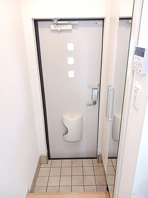 ディアコート口酒井　参番館（102） 玄関