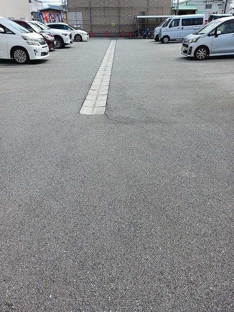 ディアコート口酒井　参番館（102） 駐車場