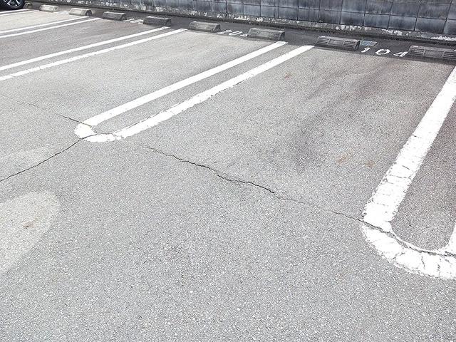パークサイドライヴン（104） 駐車場