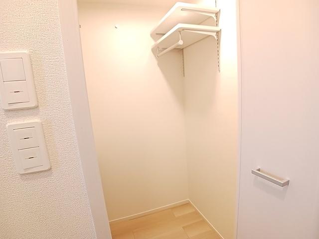 フロレゾンⅢ（102） 収納