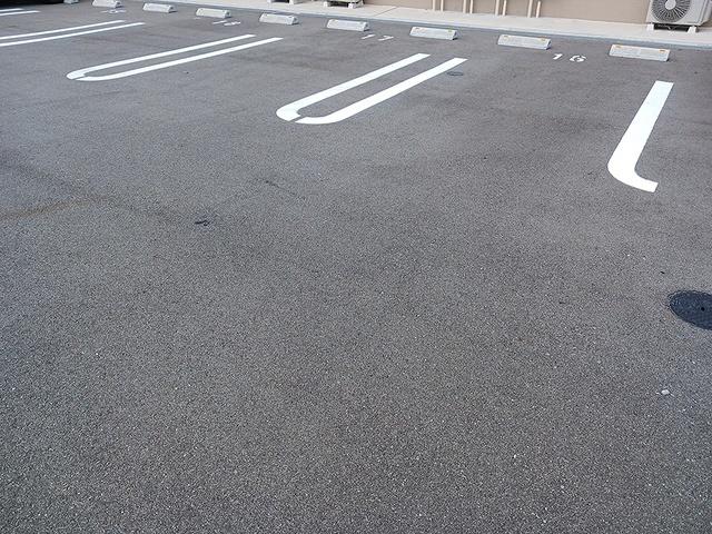 フロレゾンⅢ（102） 駐車場