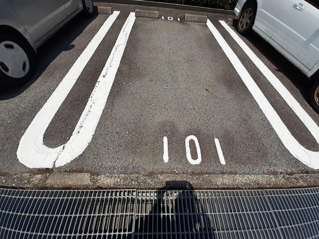 ラーゴ（103） 駐車場